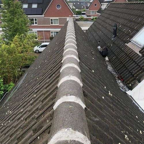 Dakinspectie Voorschoten aan de nokvorsten Dakinspectie Voorschoten aan de nokvorsten